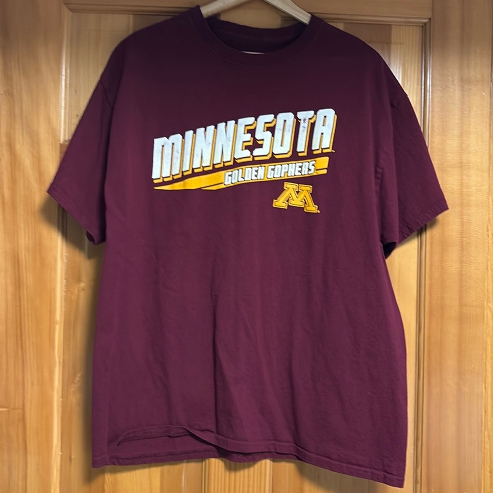 Minnesota Golden Gopher t-shirt. Short sleeve, maroon.